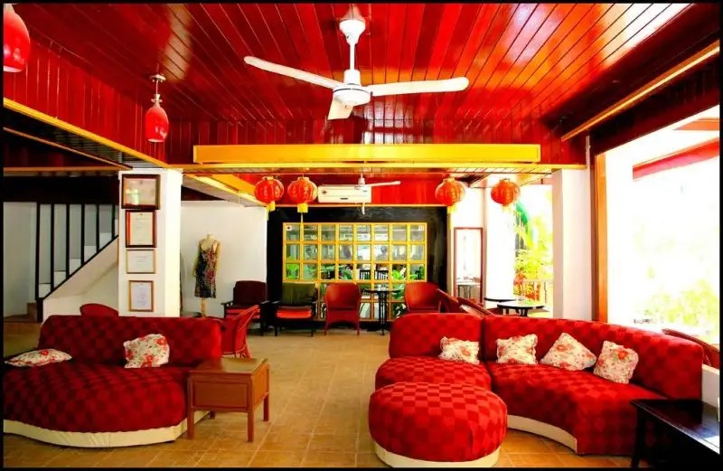 BOOMERANG INN