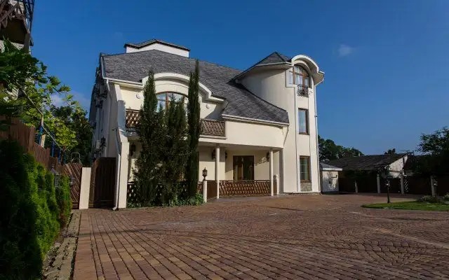 RESIDENCE LEONORA (РЕЗИДЕНЦИЯ ЛЕОНОРА)
