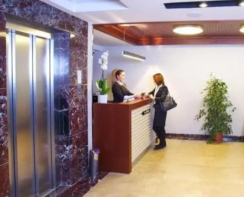 THE COACH HOTEL