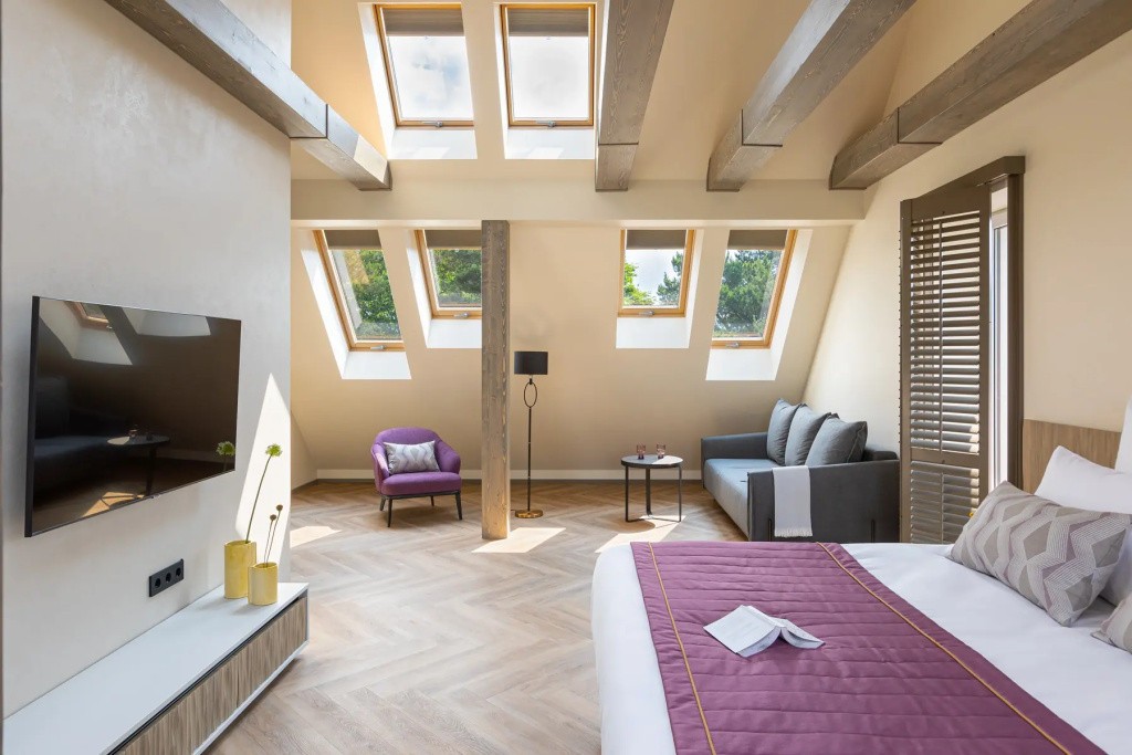BERRY HOTEL & SPA
