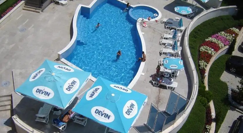 ROYAL COVE RESIDENCE APT