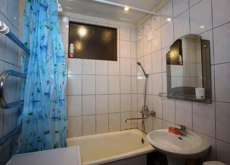 НА УЛИЦЕ ПАПАНИНА
