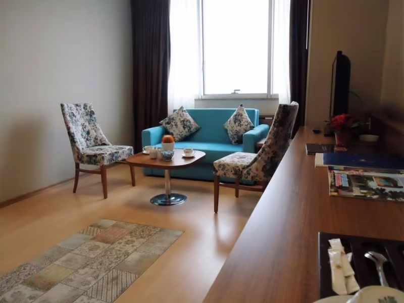 GOLDEN LOUNGE HOTEL