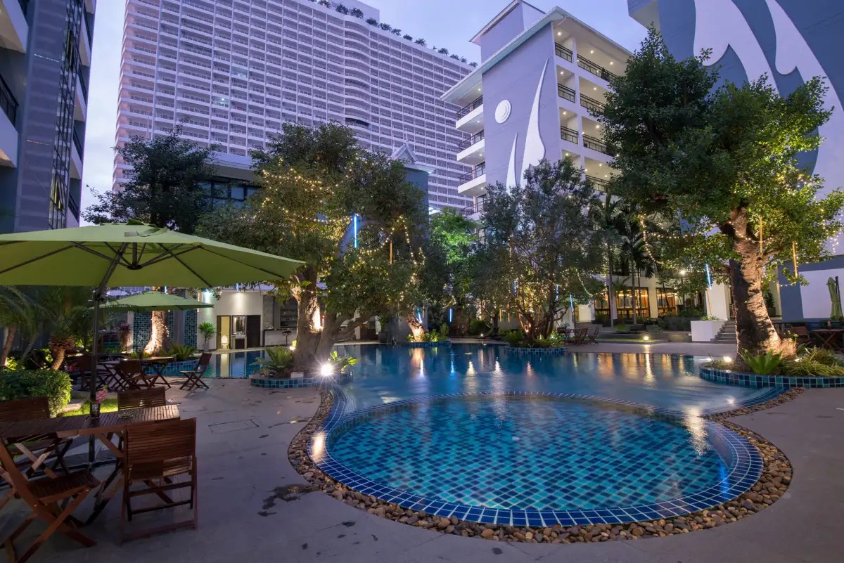 BAY BEACH RESORT JOMTIEN