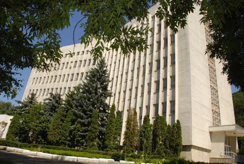 ЛЕНИНСКИЕ СКАЛЫ