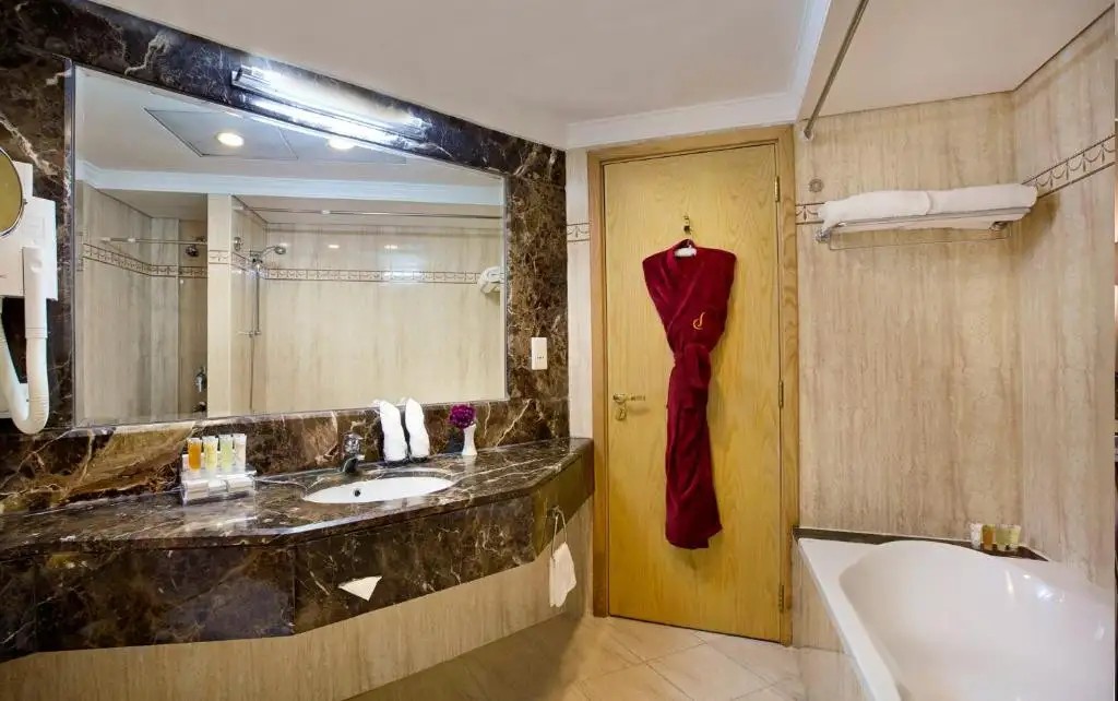 DOUBLETREE BY HILTON DUBAI PORT SAEED (EX. CITY SEASONS HOTEL DUBAI)