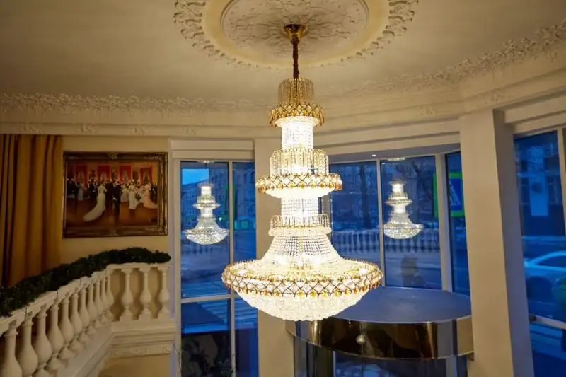 THE GOLDEN ROOMS