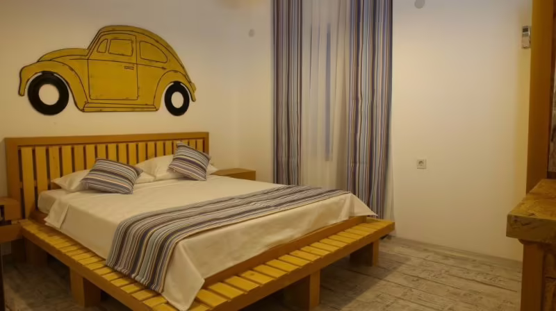 VOSWOS GARAGE COFFEE & HOTEL