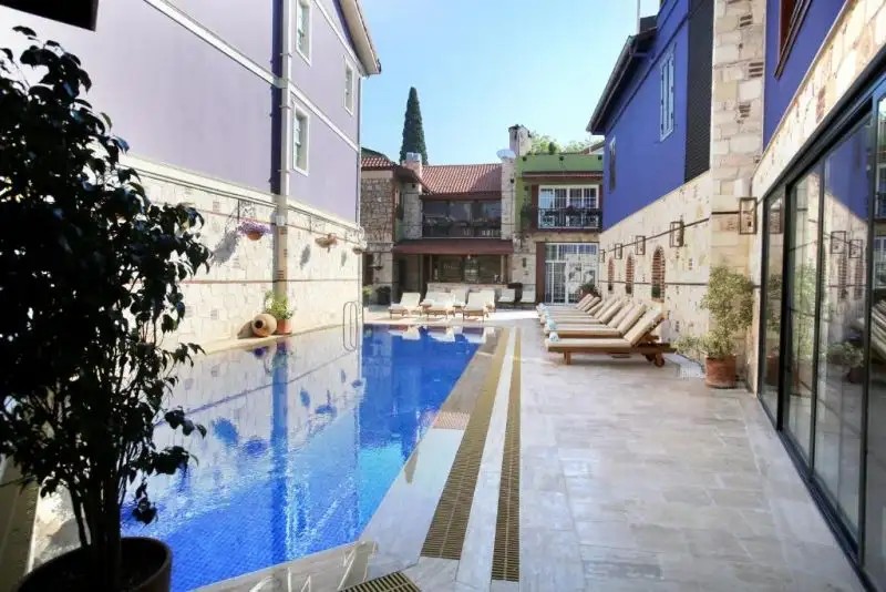 FIORE GARDEN SUITES