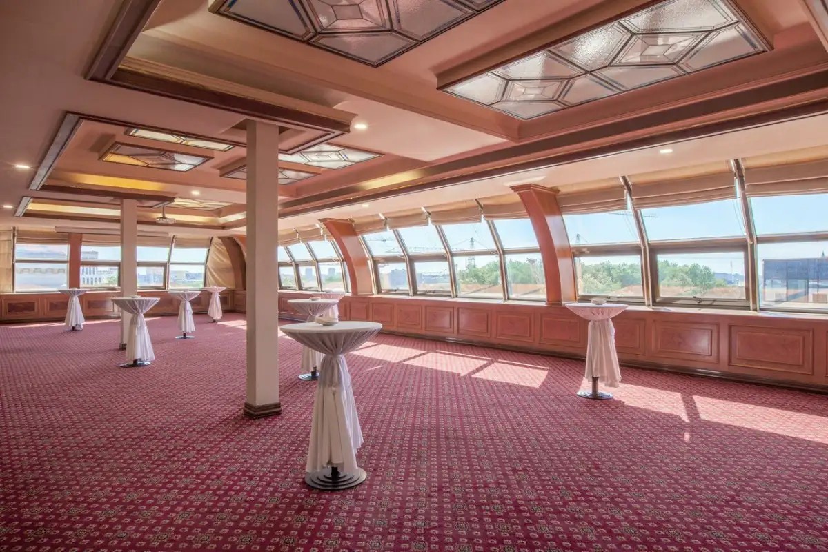 CROWNE PLAZA (КРАУН ПЛАЗА ОТЕЛЬ МИНСК)