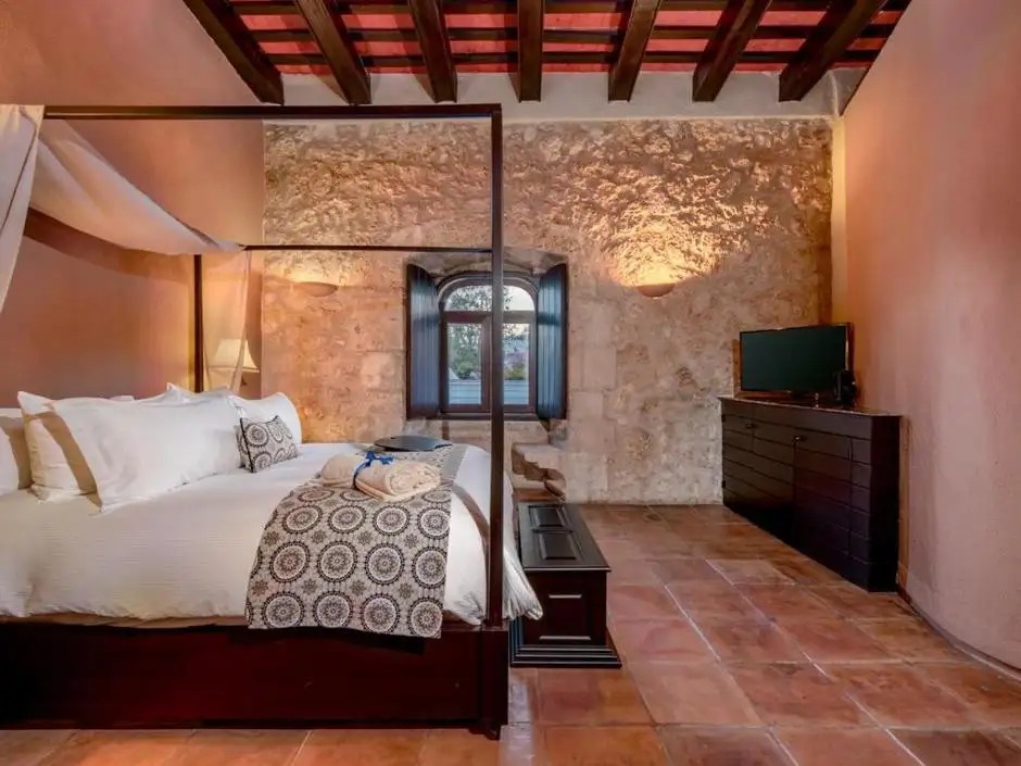 HOSTAL NICOLAS DE OVANDO 