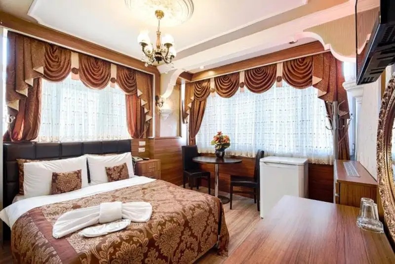 GRAND GROSS HOTEL