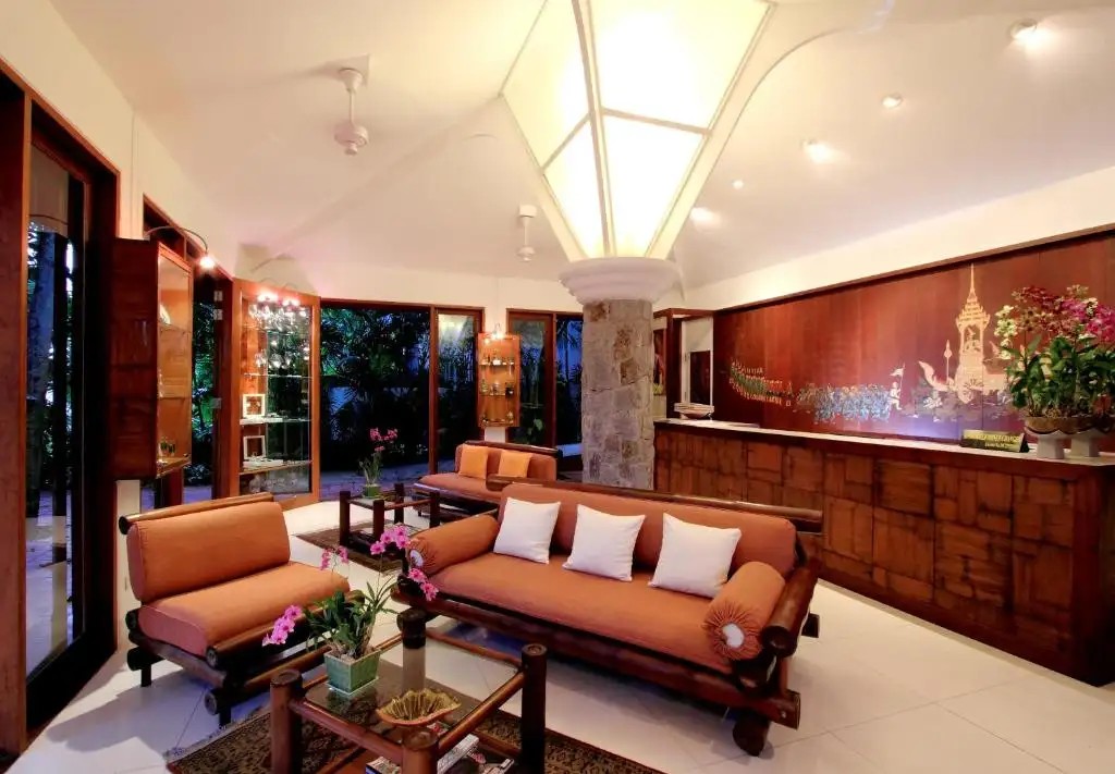 MOM TRIS VILLA ROYALE