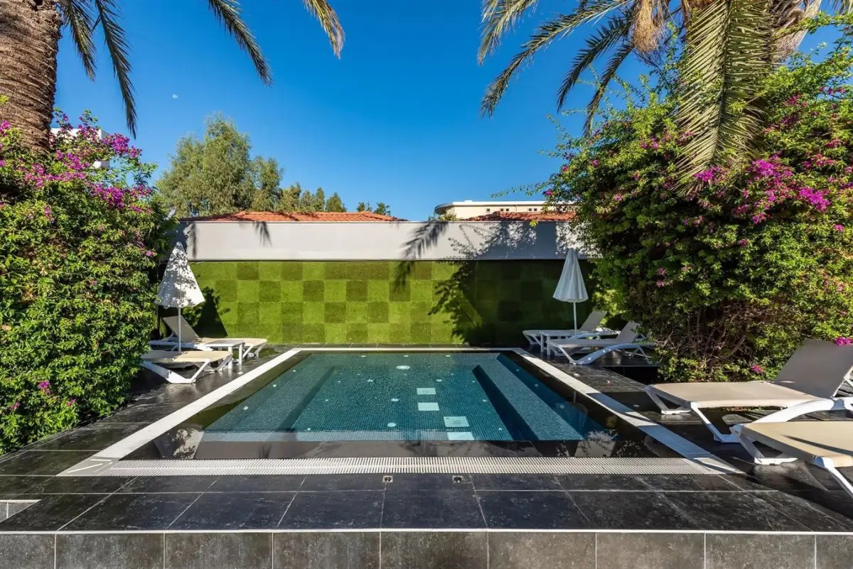 WHITE CITY BEACH ADULTS ONLY 16+