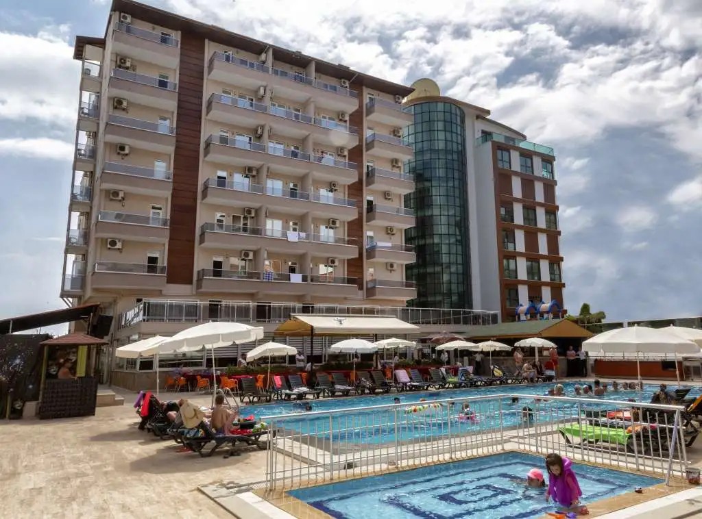 CLUB BAYAR BEACH HOTEL