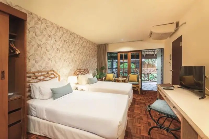 REGENT CHALET REGENT BEACH CHA-AM