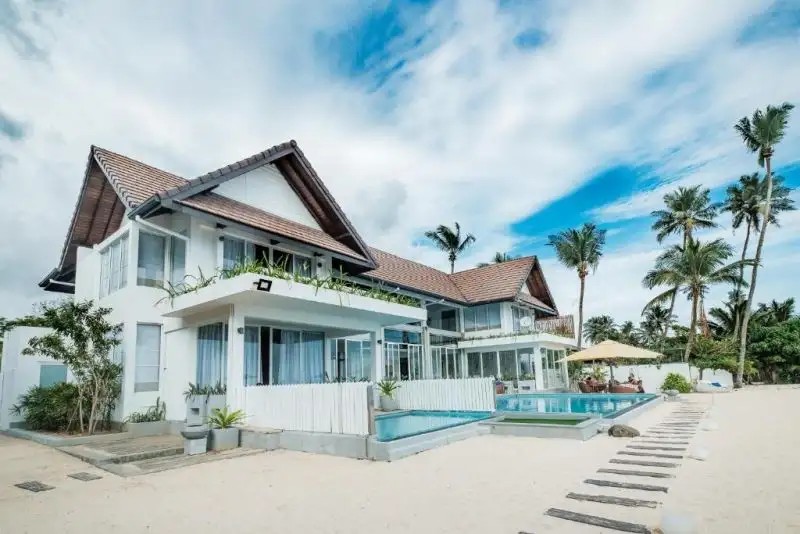 THE BEACH HOUSE