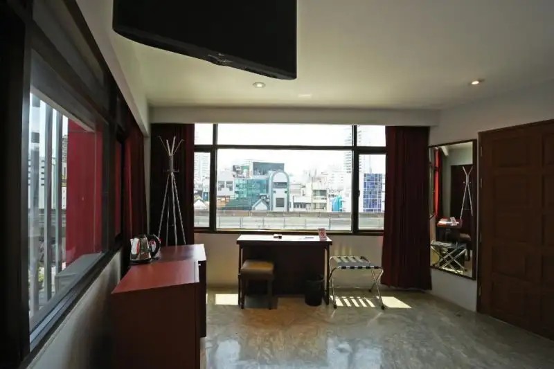 RUAMCHITT PLAZA HOTEL