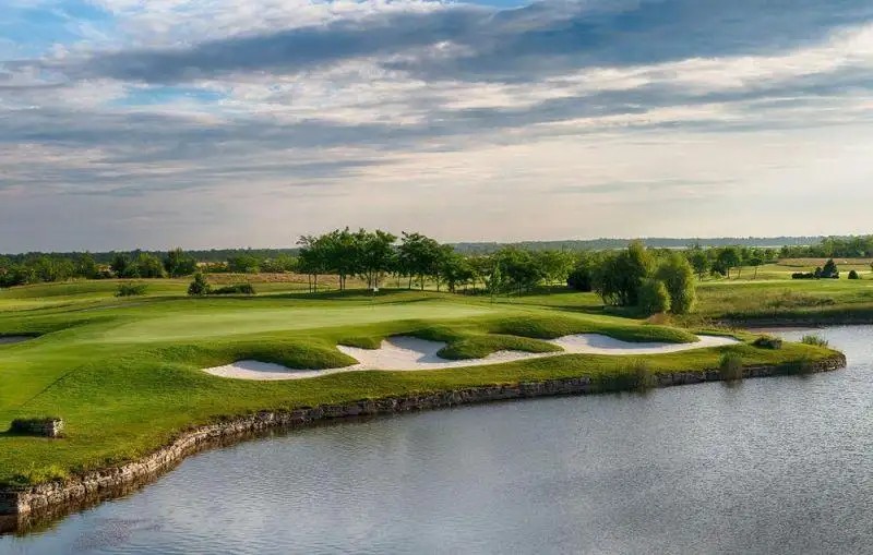 LIGHTHOUSE GOLF RESORT SPA