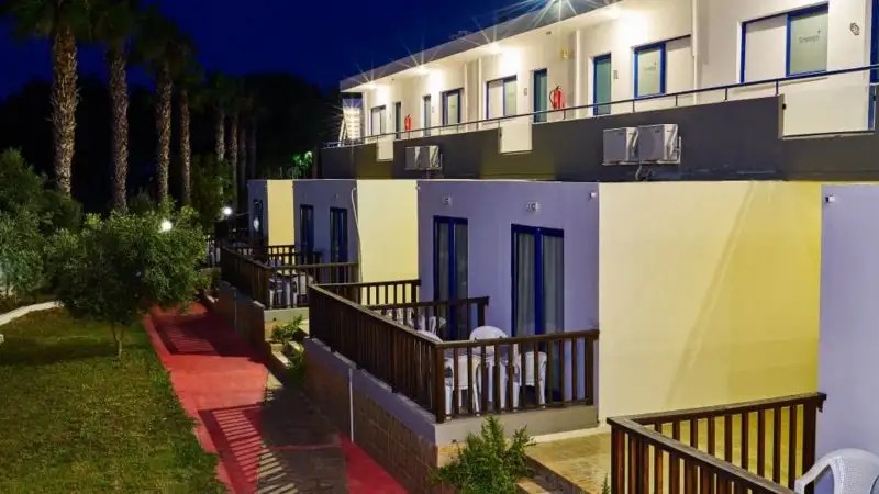 SMARAGDI HOTEL & APARTMENTS