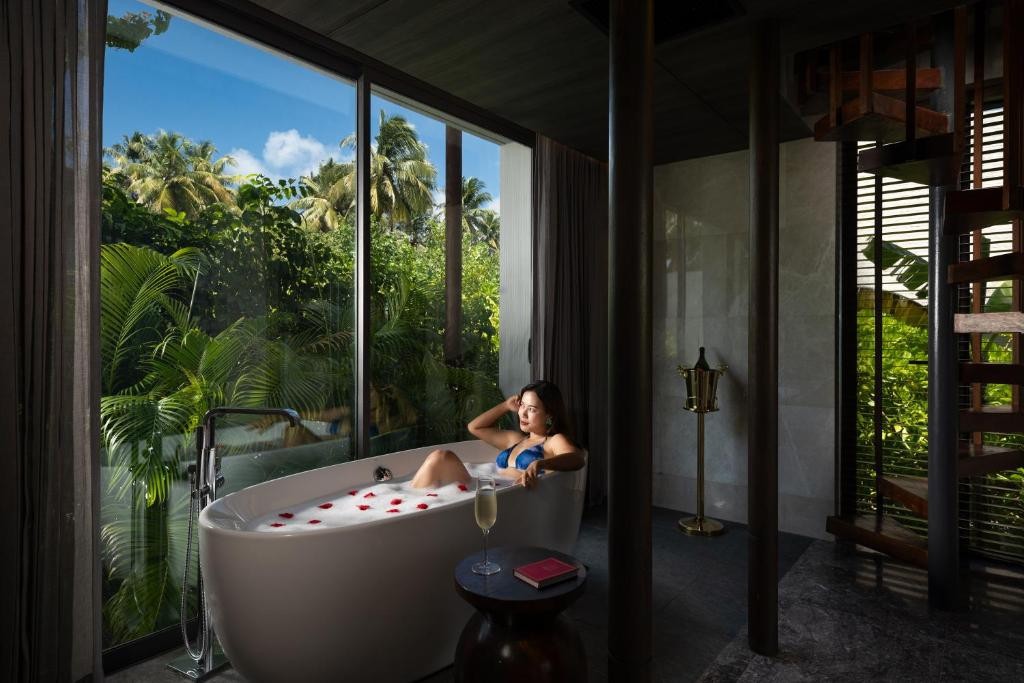 MADIFUSHI PRIVATE ISLAND