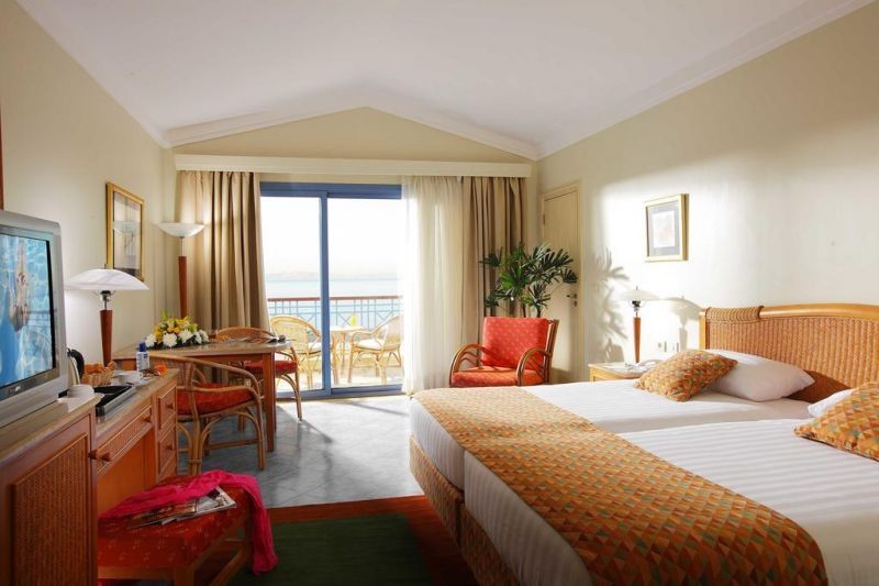 superior sea & pool view