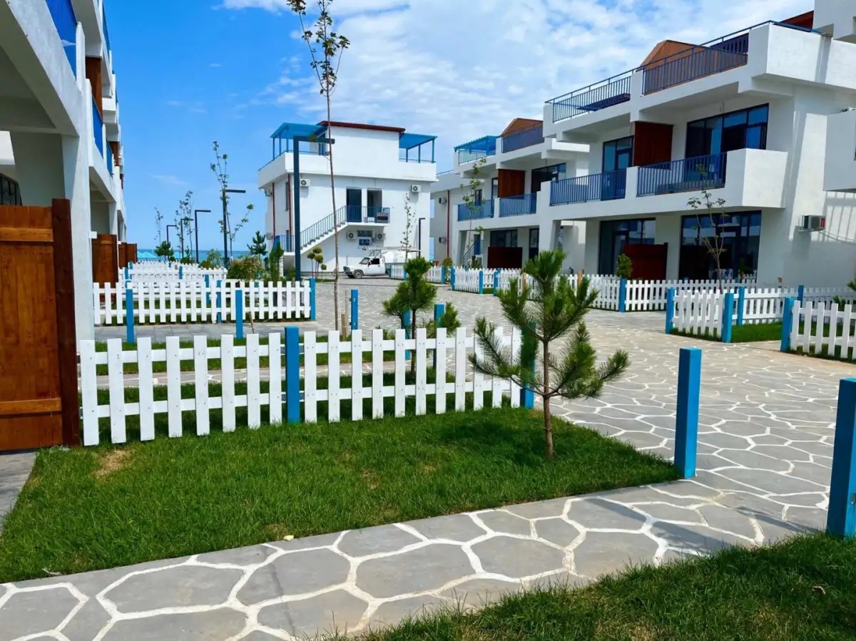 SANTORINI FAMILY CLUB