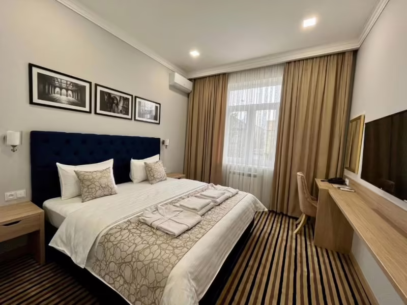 BRISTOL HOTEL