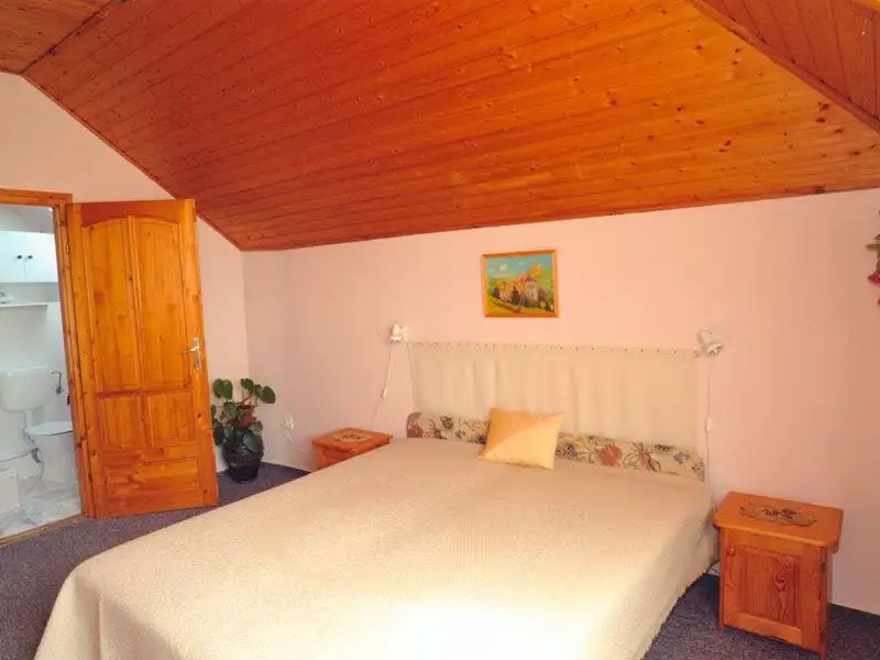 ESZTER IVAN APARTMENTS