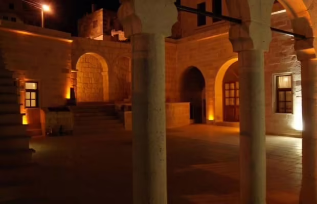 SINASOS PALACE CAVE HOTEL