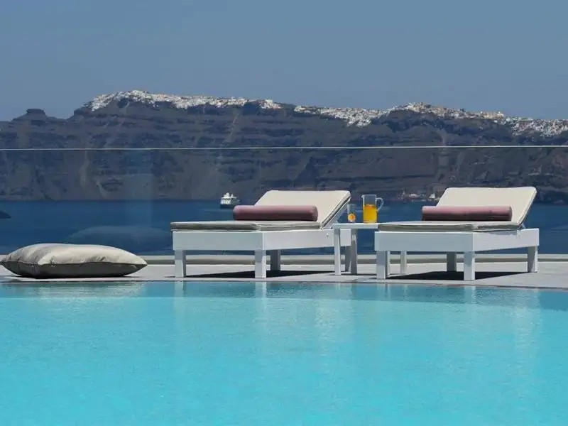 ACROTERRA ROSA LUXURY SUITES