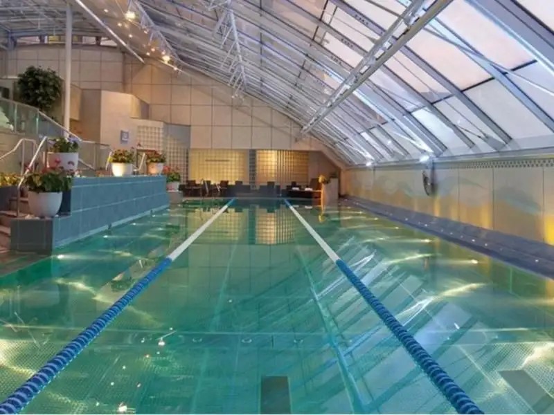 JUMEIRAH CARLTON TOWER