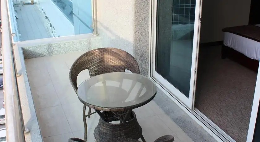 MILESTONE APARTMENT
