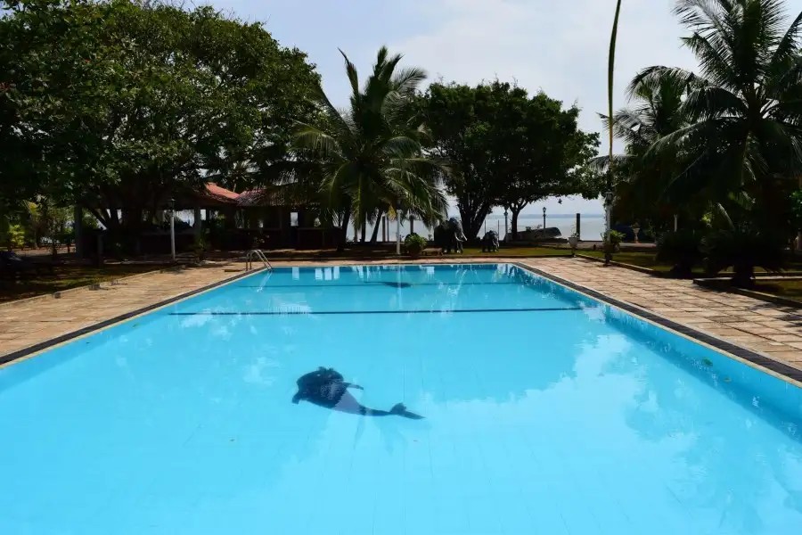 LAGOON PARADISE