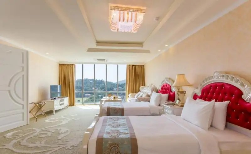 THE GRAND KANDYAN