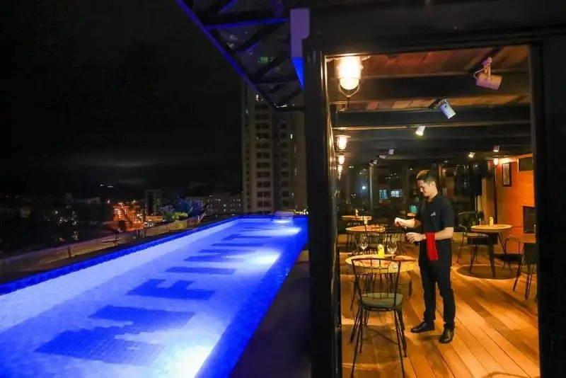 TRUONG HOTEL (EX.CALM SEAS HOTEL)