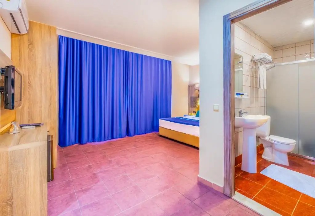 CLUB BIG BLUE SUITE