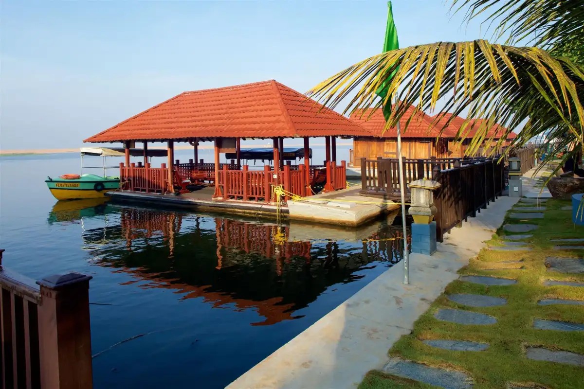 POOVAR ISLAND RESORT