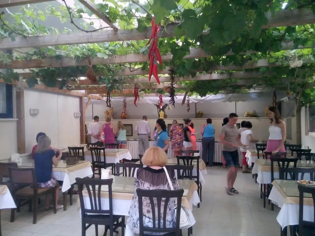 KLEOPATRA SAHARA HOTEL