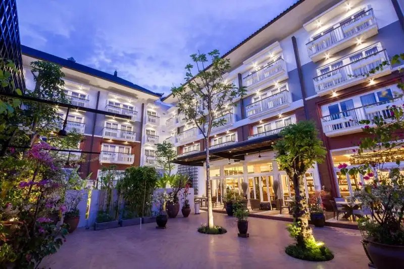 MAISON AURELIA