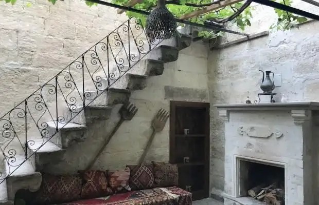 OLD GREEK HOUSE