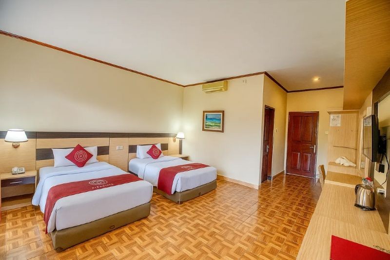 PURI SARON HOTEL MADANGAN