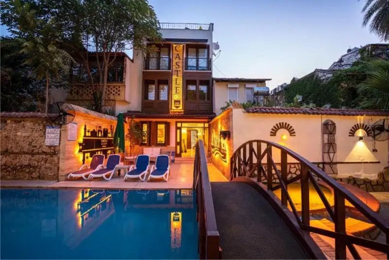 CASTLE HOTEL