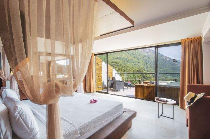 luxury suite with jacuzzi