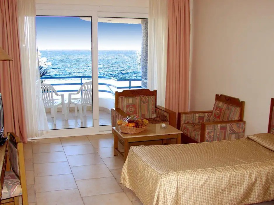 QUEEN SHARM RESORT BEACH