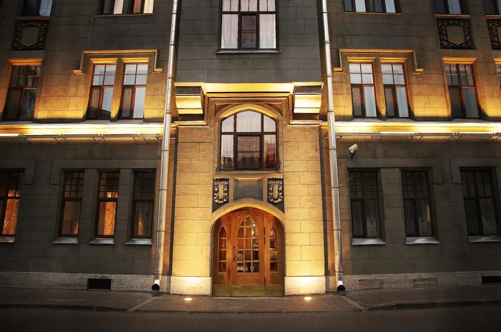 LANCASTER COURT HOTEL