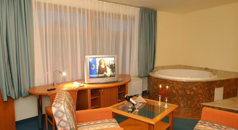 HUNGUEST HOTEL AQUA-SOL