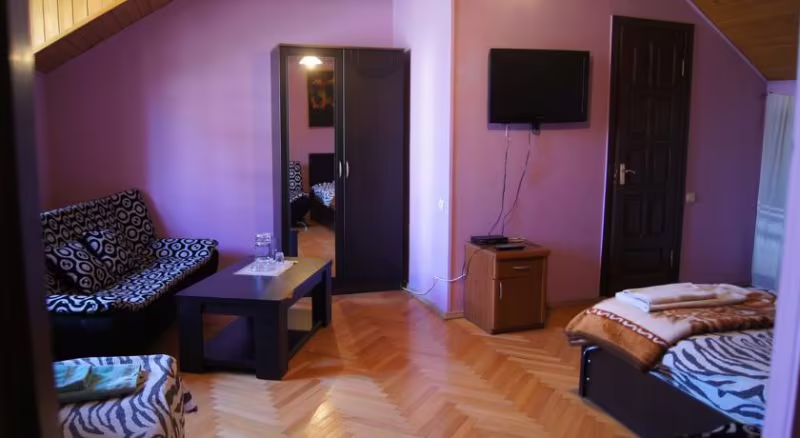 DZVELI UBANI