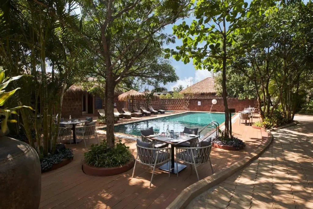 LARISA HOTEL AND RESORT ASHWEM