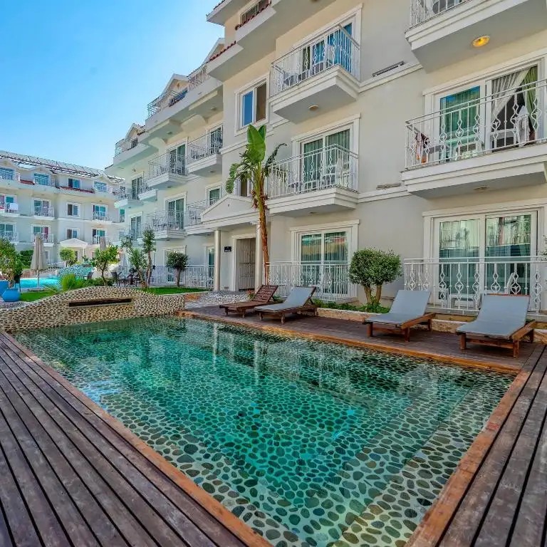 MONTEBELLO DELUXE